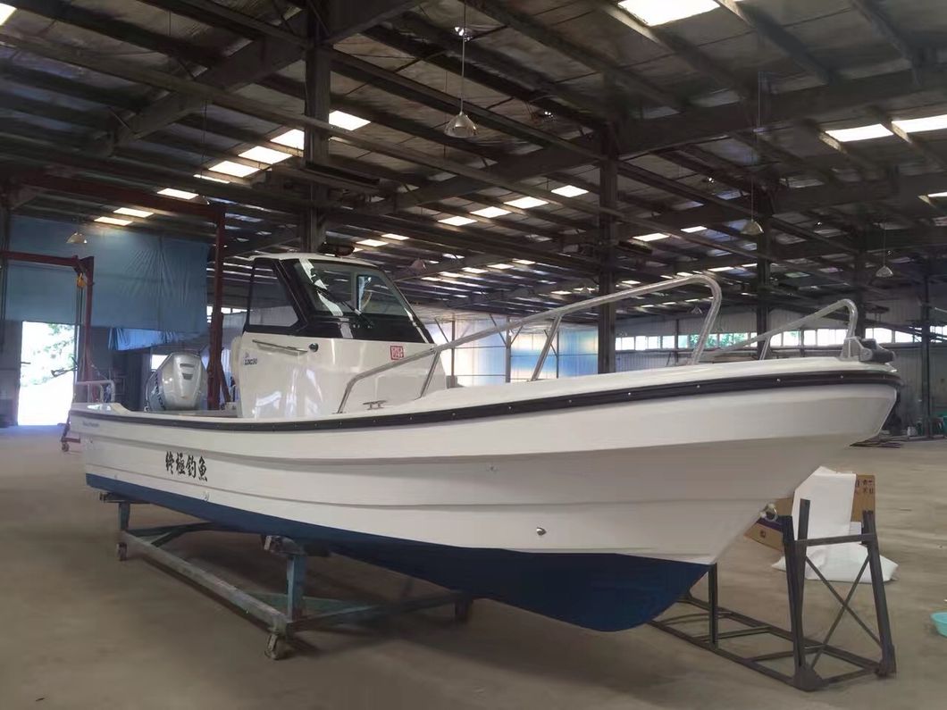 China 8m 26FT Fibreglass Fishing Multi-Utility Center Console Boat for Sale