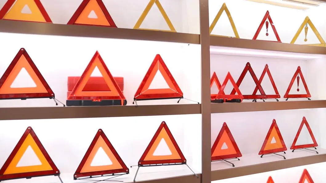 Red Color Factory Supplied Road Safrty Warning Triangle