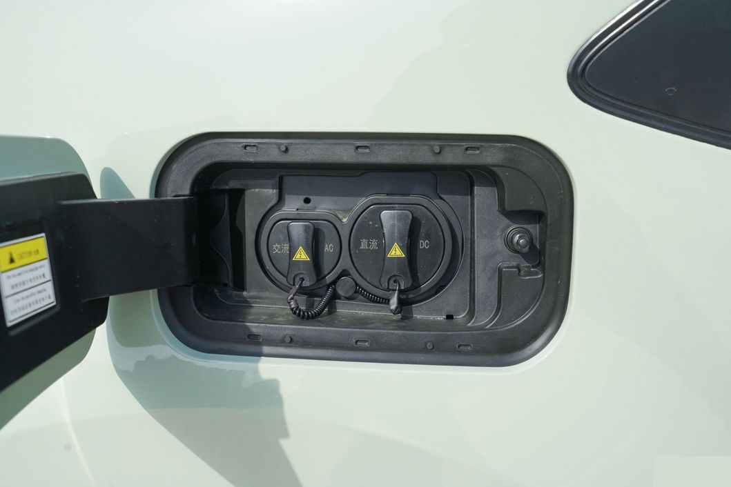 in 2023 China Will Sell New Energy Adult Electric Car Sol E10X EV Mini SUV at a Low Price