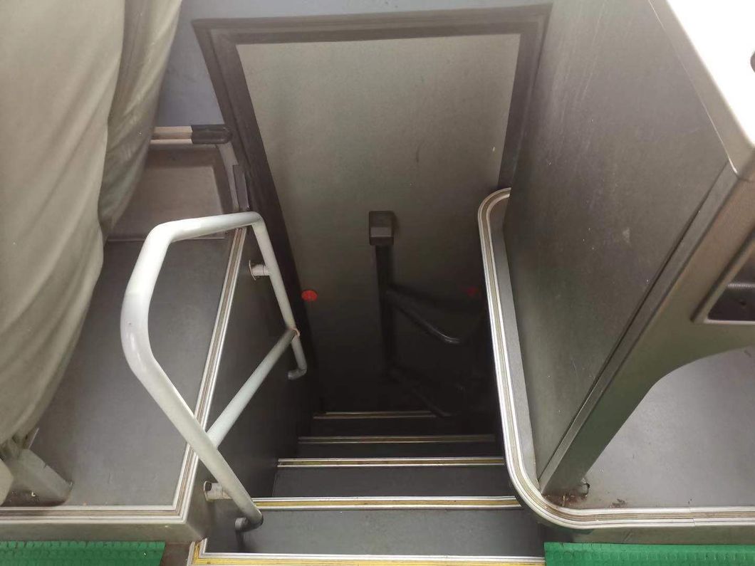 Promotion Diesel Engine 57 Seats Used Bus in Stock in Good Conditions
