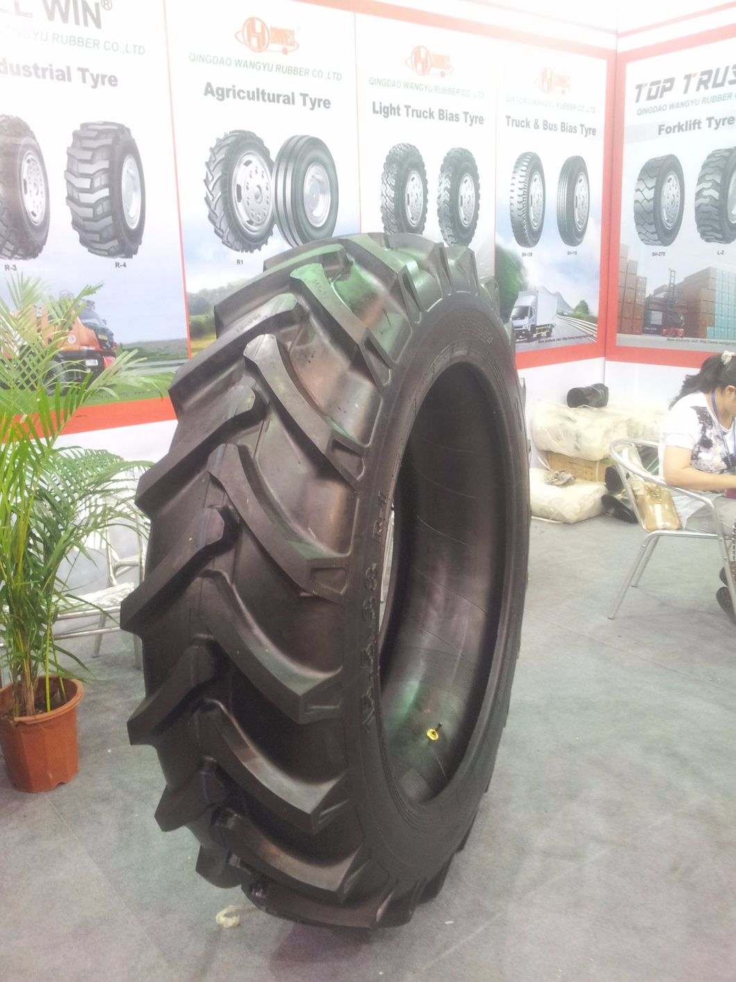 Best-Selling Agricultural Tractor Tyre R1 Pattern 14.9-30 Tyres