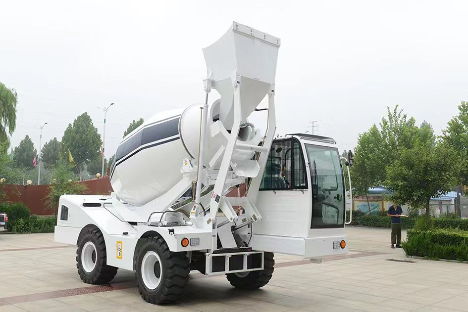 Self Loading Concrete Mixer Truck Price of 1.5m3 2.5m3 3m3 4m3 5.5m3 Self Loading Concrete Mixer Truck on Sale