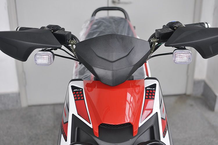 1500W Brushless Motor Racing Electric Scooter (EM-001)
