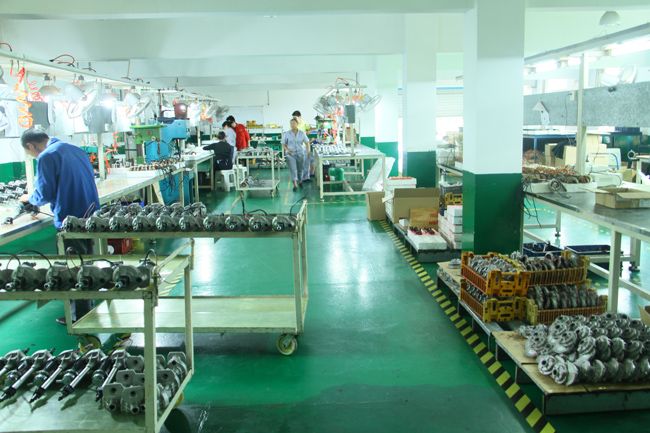 DC Wiper Gear Motor on Shop Door Opener and Farm Feeding Machines