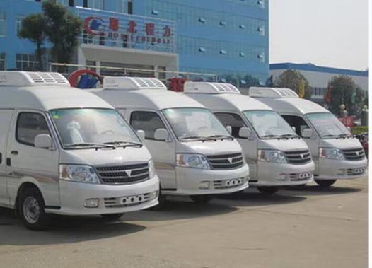 Sinotruck Freezer Van for 3tons Cold Drink Refrigerator Truck