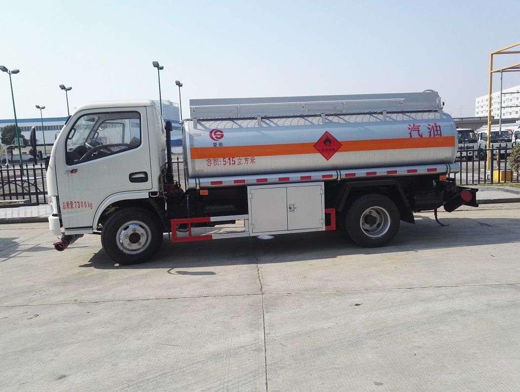 Dongfeng 4X2 5cbm Fuel Tank Diesel Gasoline Mobile Refueling Truck with Fuel Dispenser