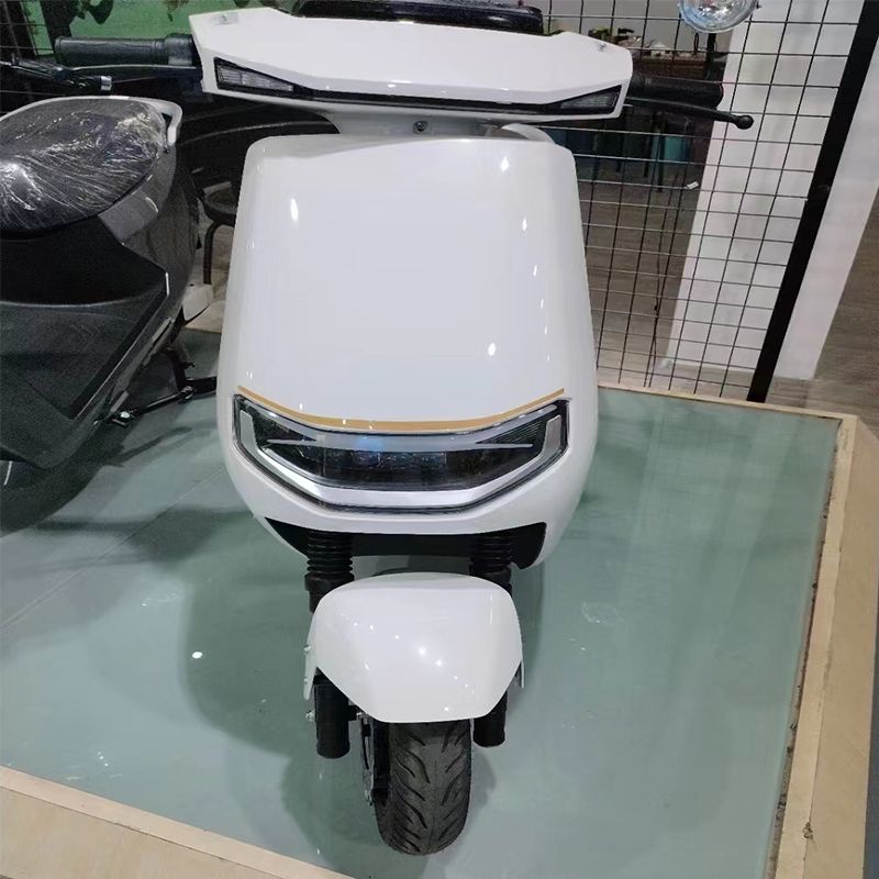 Hot Sale Factory High Quality 2000W /Electric Scooter/Electric Motorcycle with Battery for Adult