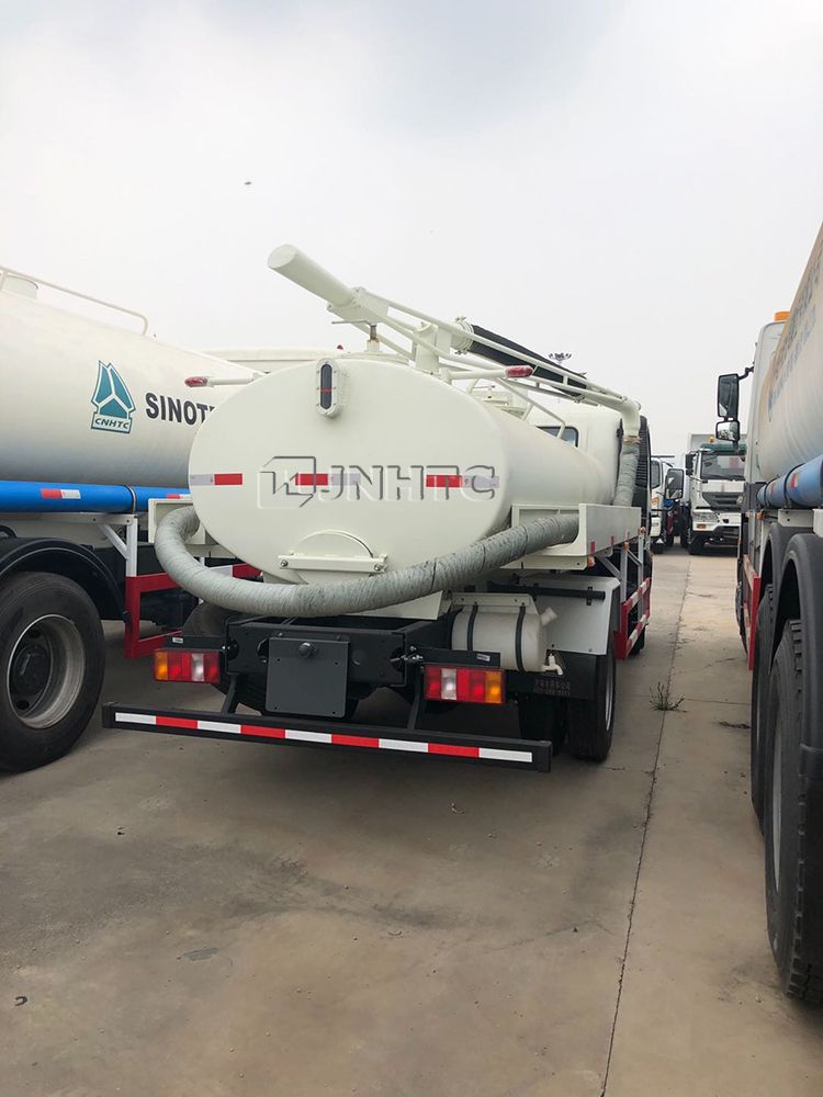 Sinotruk HOWO 12000 Liters Water Tanker Truck Multi-Function Sprinkler Truck
