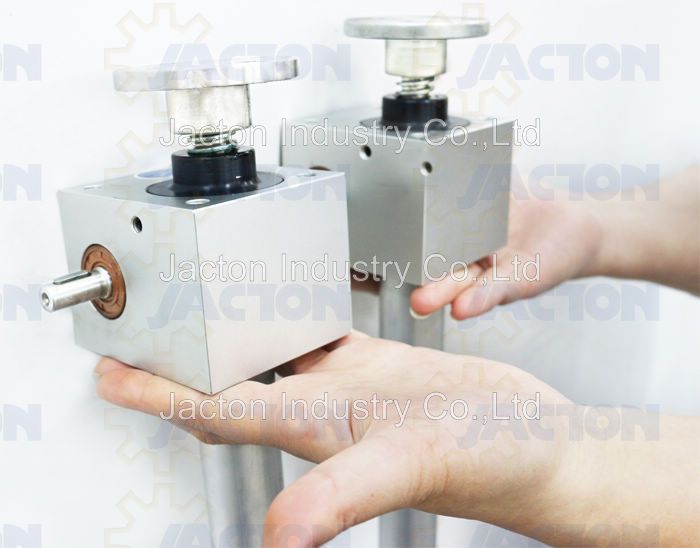 Corrosion Resistant 1 Kn Mini Screw Lift and 1 Ton Aluminum Small Screw Jacks for Crank Lift for Small Table or Short Stroke Synchronous Jack Systems