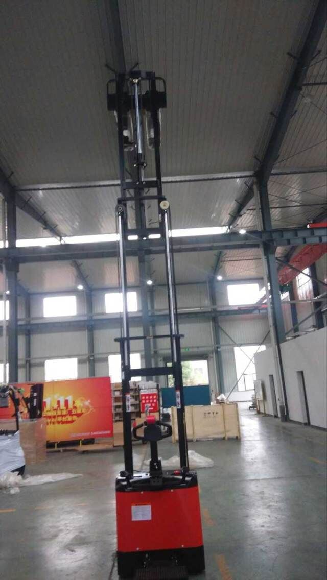 1.5 Ton Semi Electric Stacker Truck (SSD15) on Sale