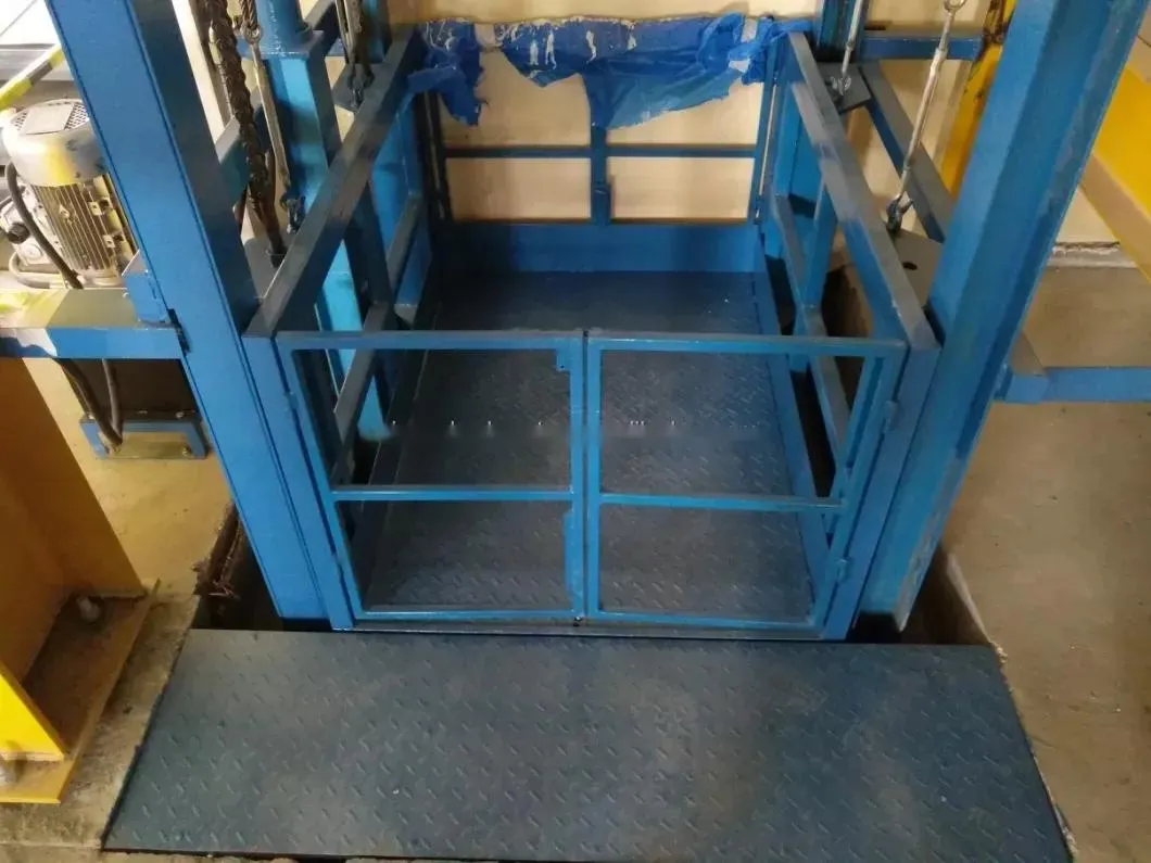 Elevator Warehouse Platform Lift with Door Freight Cargo Lift Elevator Manufacturer