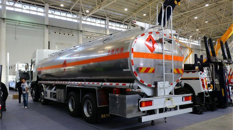 Jushixin Dongfeng Cumminse Engine Aluminum Alloy Gasoline Diesel Fuel Tank 25000 30000 Liters 8X4 Oil Tank Truck for Sale