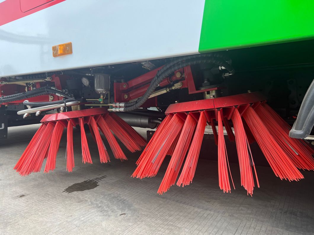 Customizable I Suzu 4X2 7000liters 7cbm 7m3 Road Sweeper Truck for Road Cleaning