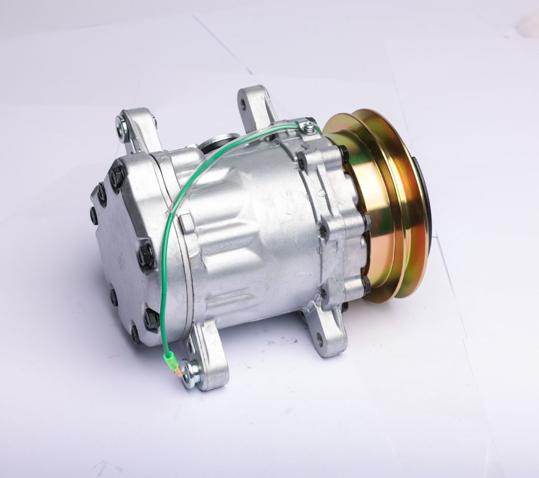 Auto AC Compressor for 7b10-A1 24V
