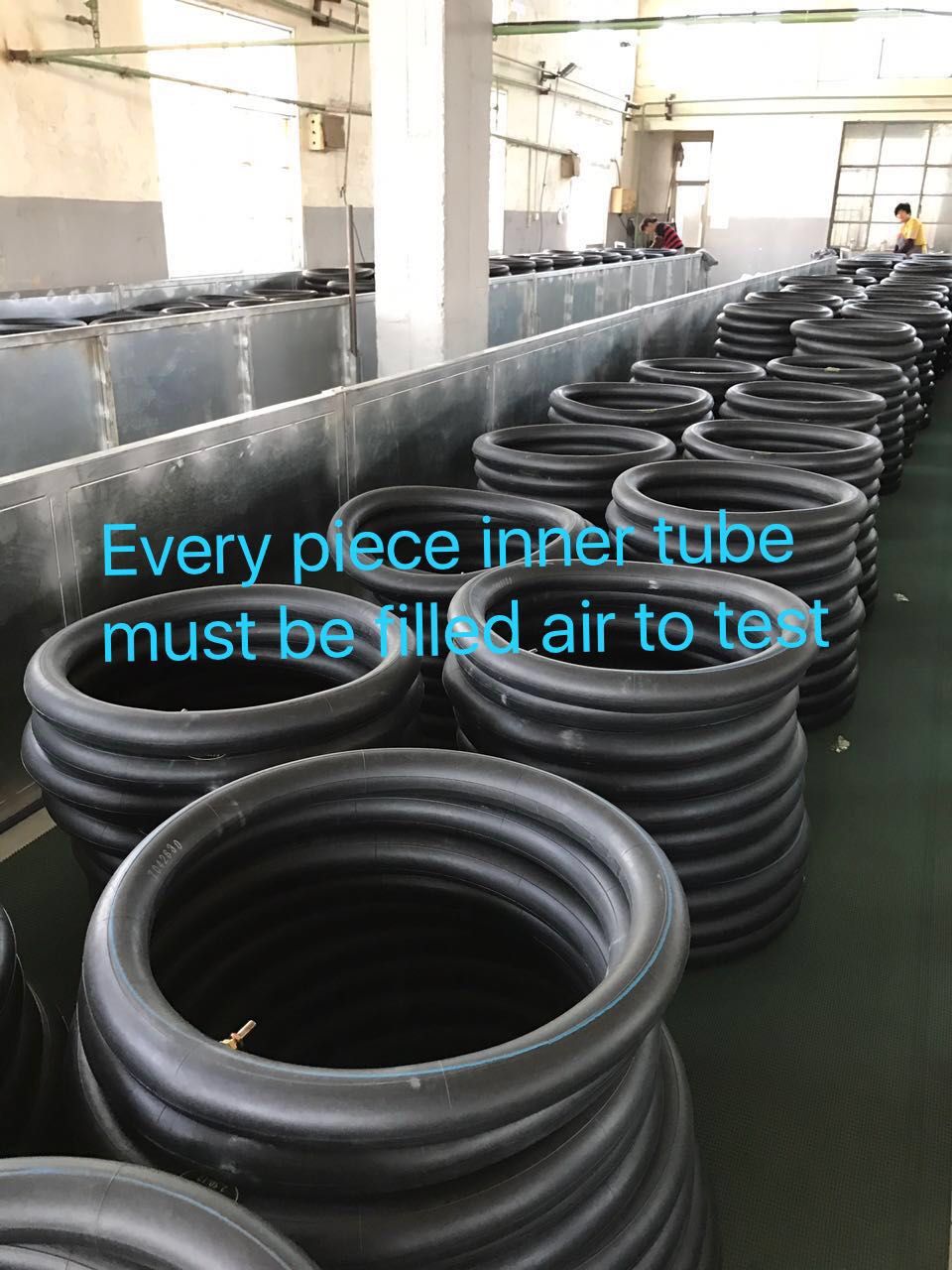 Use Yellow Color Longer Tr4 Value Motorcycle Tire Inner Tube (300-18)