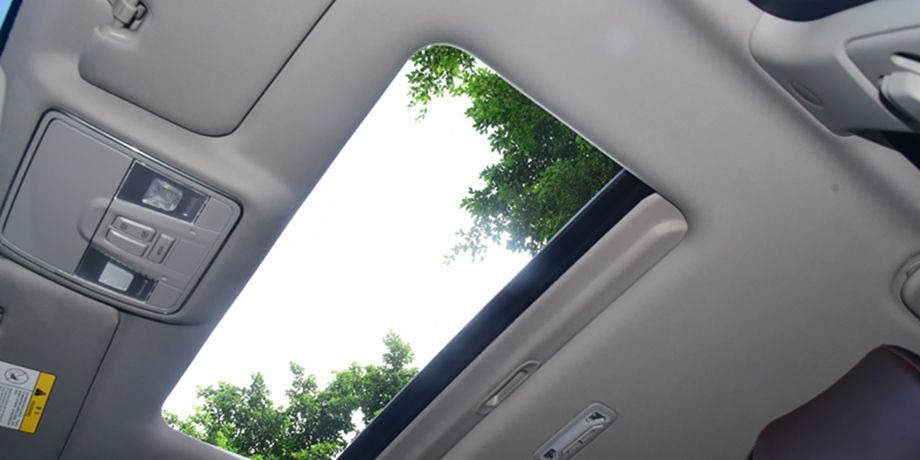 Four-Wheel Electric Sedan Environmental Protection with Permanent Magnet Synchronous
