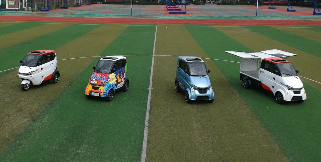 EEC Hybrid Vehicle with Lithium Battery 3 Kw Motor and Air-Conditioner