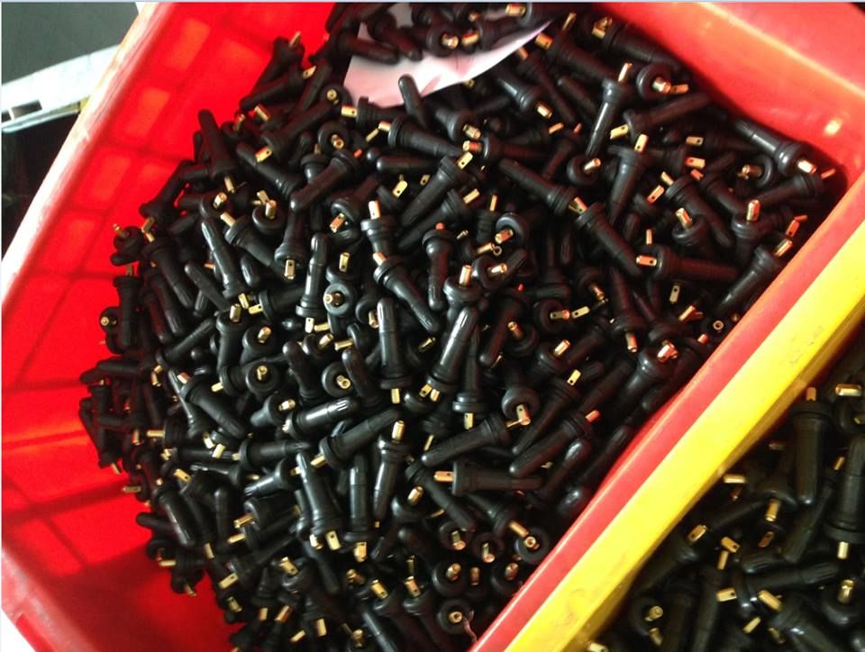 Qingdao Maxx Auto Parts Tubeless TPMS Sensor Tire Valve Stem