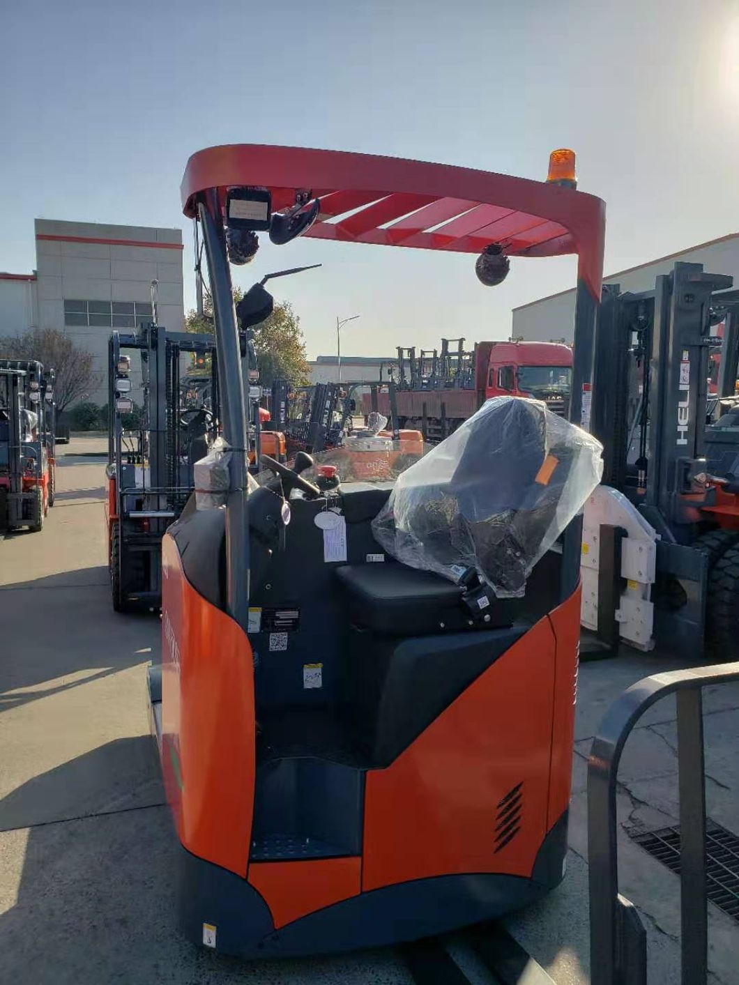 Heli 2000kg Cqd20 Reach Electric Stacker to Peru