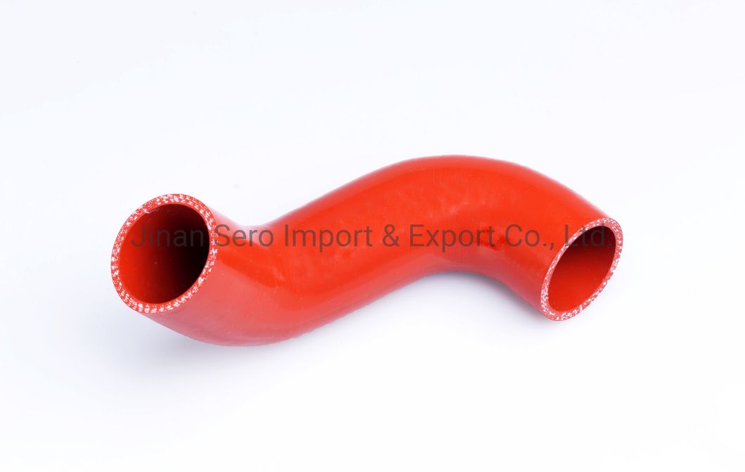 Cnhtc Sinotruk HOWO 371 Truck Parts Engine Parts Az1557060012 Water Cooler Rubber Hose