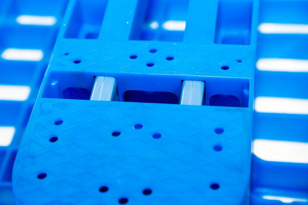 1200X1000mm Rack 1.5 Ton Plastic Pallet for Racking