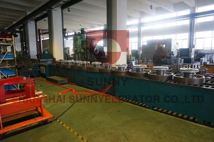 Horizontal Geared 4 Pole Vvvf Elevator Traction Motor Lift Motor