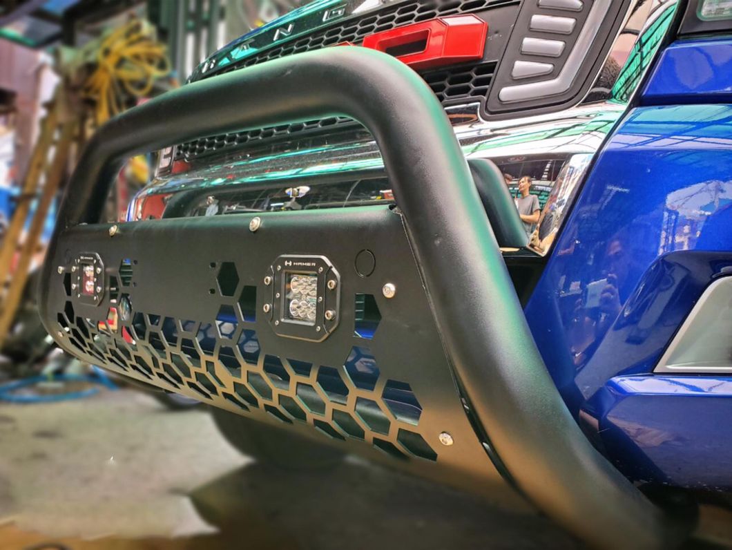 4X4 Grille Guard Nudge Bar Bull Bar with LED for Pick up Truck