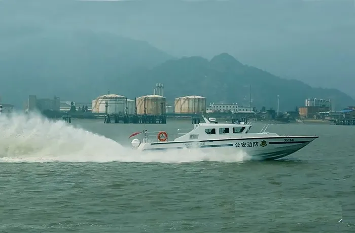 China 17m High Speed Fiberglass/Fibreglass/GRP/FRP Patrol and Police Boat for Sale