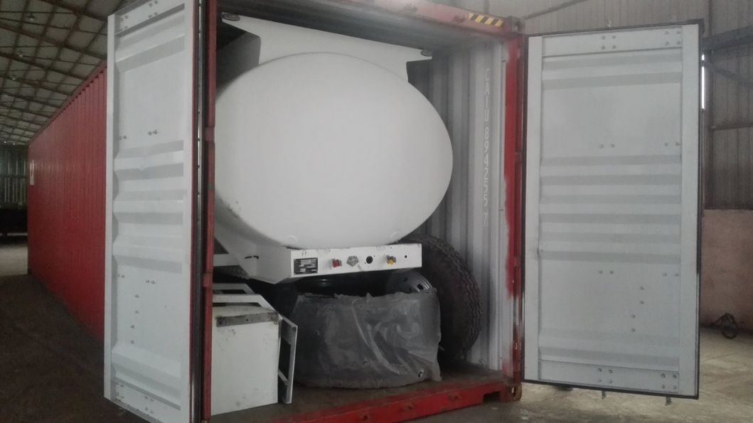 Three Compartment 45000L Oil Tanker Semi Trailer with Air Suspension 385/65r22.5 Tire