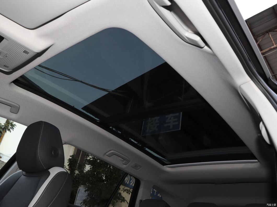 The New 2022 V W ID 6 Crozz Pure+ Golden 5-Door 7-Seat Mileage 601km Panoramic Sunroof 204PS 300 Torque Medium and Large SUV