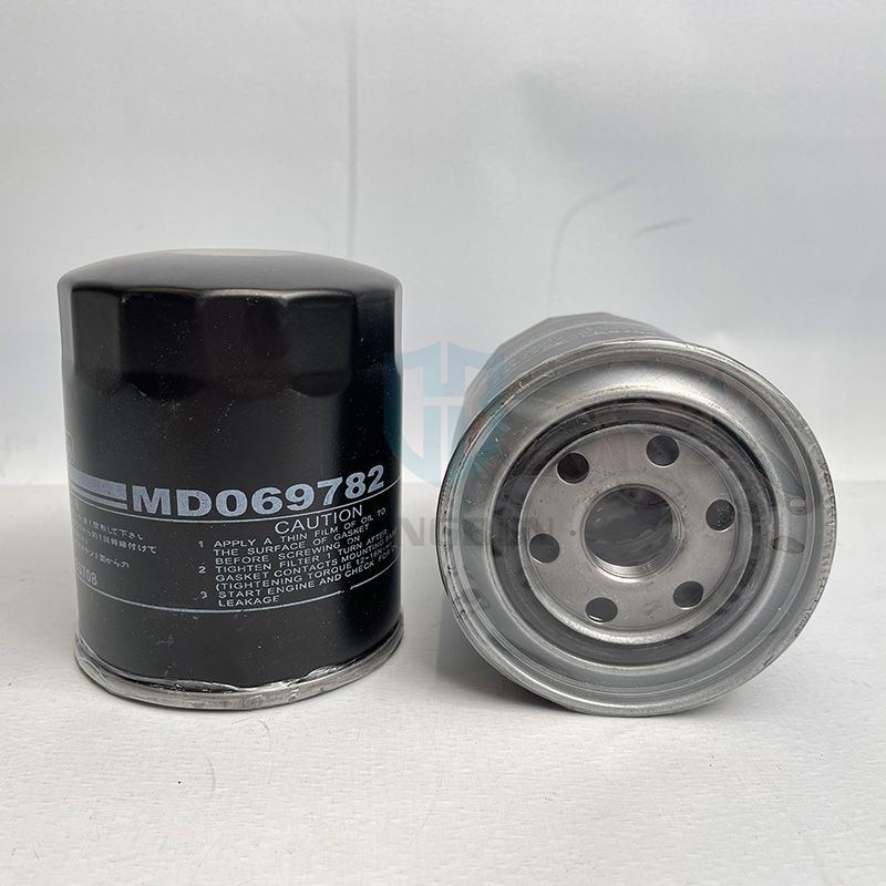 Car Fuel Oil Filter MD069782 Auto Parts Engine Oil Filters