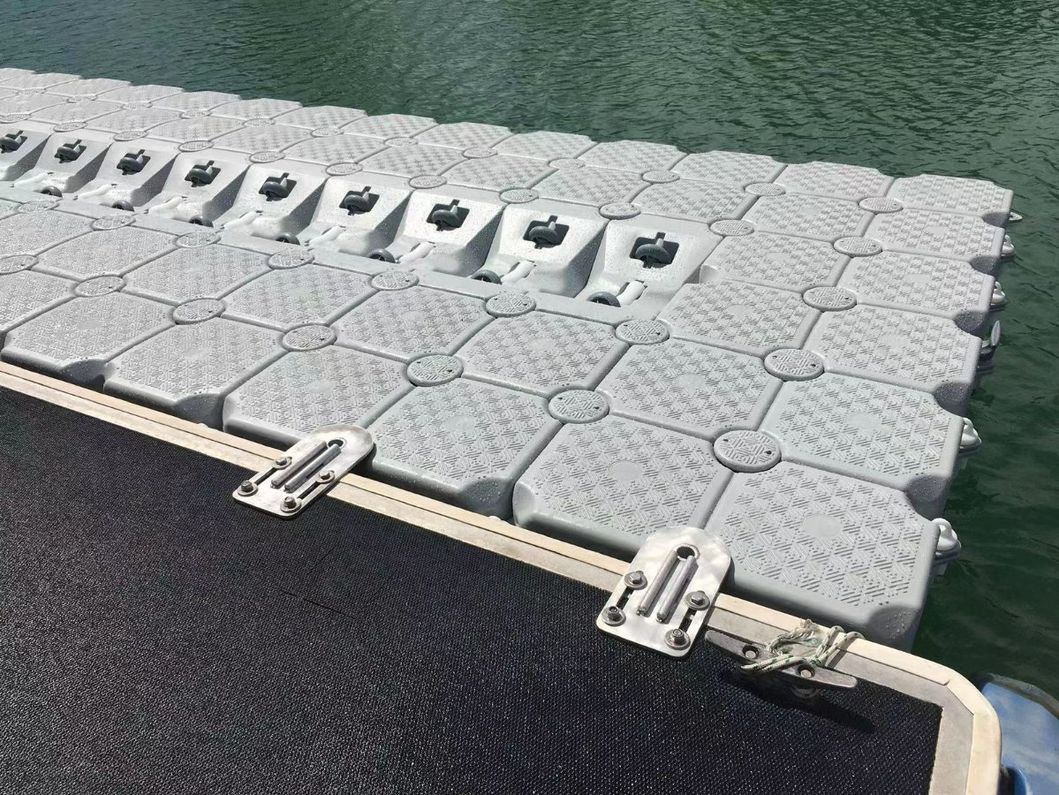 Boat Lifts and Floating Docking Systems with Plastic Pontoon Cubes
