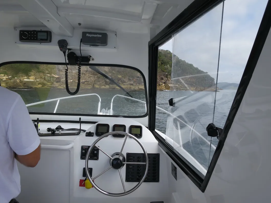 6.85m Aluminum Fishing Boat with Closed Center Cabin Turquoise