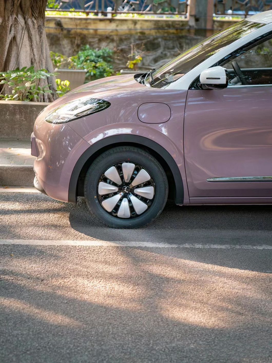 New Design Urban SUV Hot Sale Electric Car 0.5h Fast Charge Battery Nedc Range 333km 2023 Electric Mini Vehicle Wuling Binguo