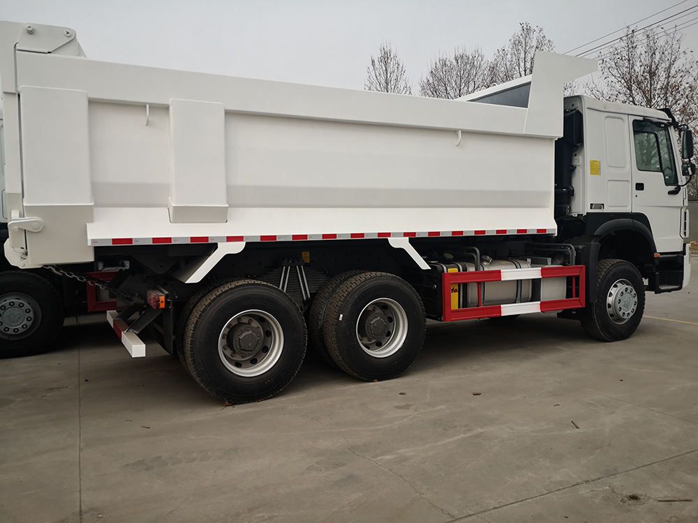 Widely Used Sinotruk HOWO Euroii 10 Wheeler 25~30 Ton Capacity 6X4 371 HP U-Shape Bucket Dump Truck