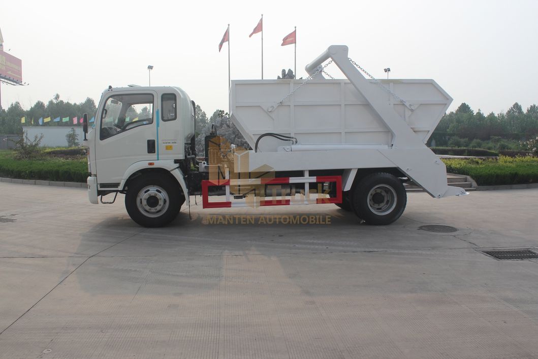 Sinotruk Mini Swing Arm Garbage Truck Skip Loader Truck Arm Roll Container Refuse Truck 5-6cbm for Sale