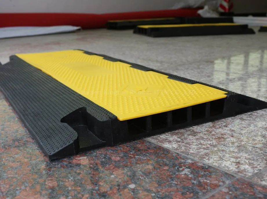 Heavy Duty Portable 3 Channels Recycled Rubber Cable Protector for Road Safety