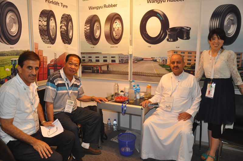Sh-308 Sand Tire 14.00-20 Suitable for Desert Car with Good Quality and Made in Top Trust Brand China Factory.