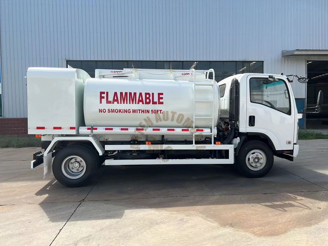 Diesel 4&times; 2 Fuel Filling Machine Oil Tank Truck with Good Price Mt5101t