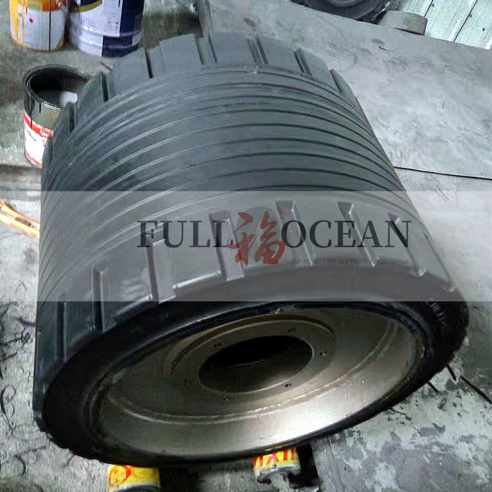 Forklift Solid Rubber Wheel/Tyre/Tire 7.00-12 Black and Economic Pattern