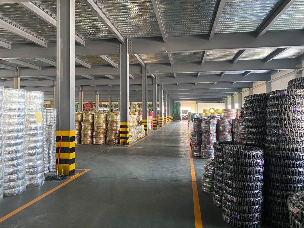 High Quality Tubeless Motorcycle Tire 360h18 with Low Price (own factory with ISO...CCC. DOT SONCAP)