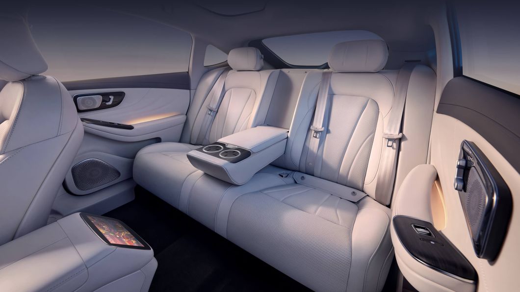 2023 New Listing Rising Auto Feifan F7 576km/600km/666km 2WD/4WD Battery Electric Car